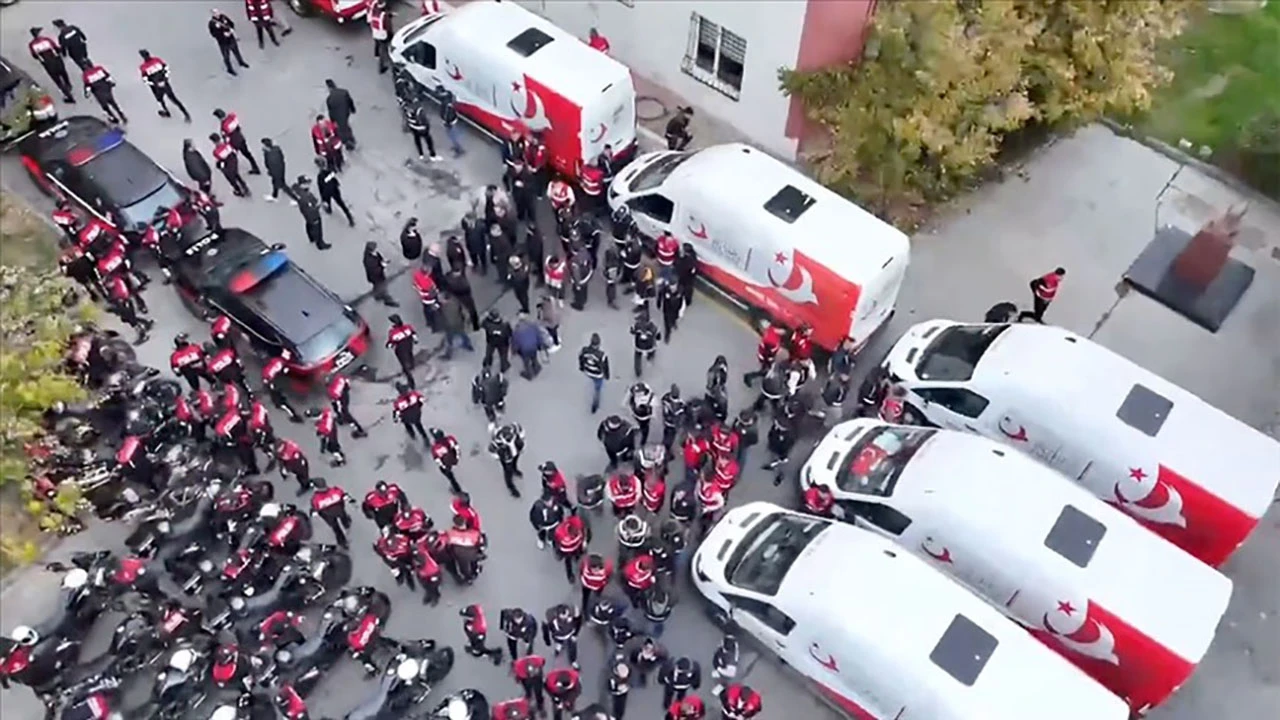 'Kalkan-29' Operasyonunda 242 Düzensiz Göçmen Yakalandı