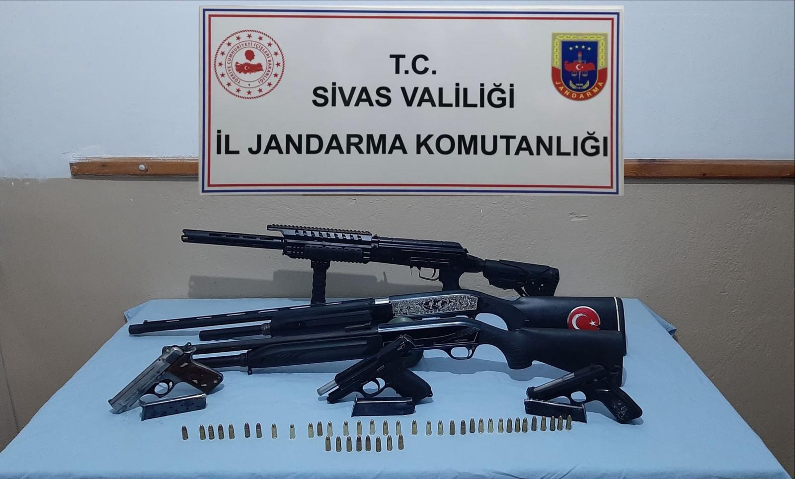 Sivas'ta silah kaçakçılığı operasyonu!