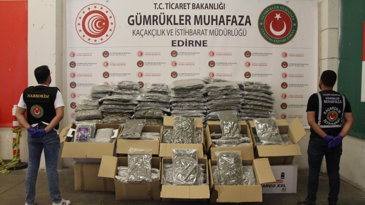 Gümrük Muhafaza ekipleri üç ilde 1,2 ton uyuşturucu ele geçirdi
