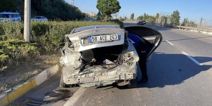 Sivas'ta kaza! Refüje çarparak durabildi