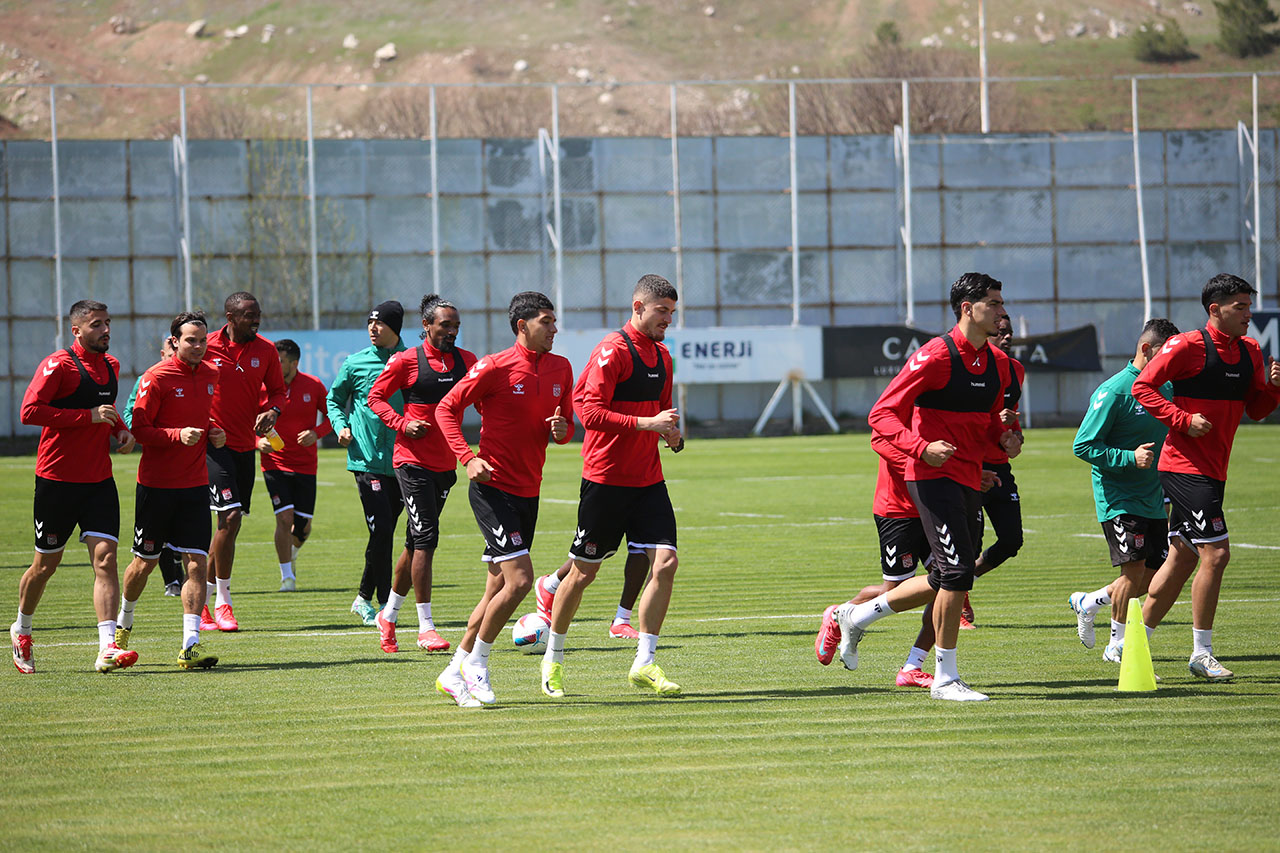 Sivasspor’da lider mesaisi devam ediyor! 