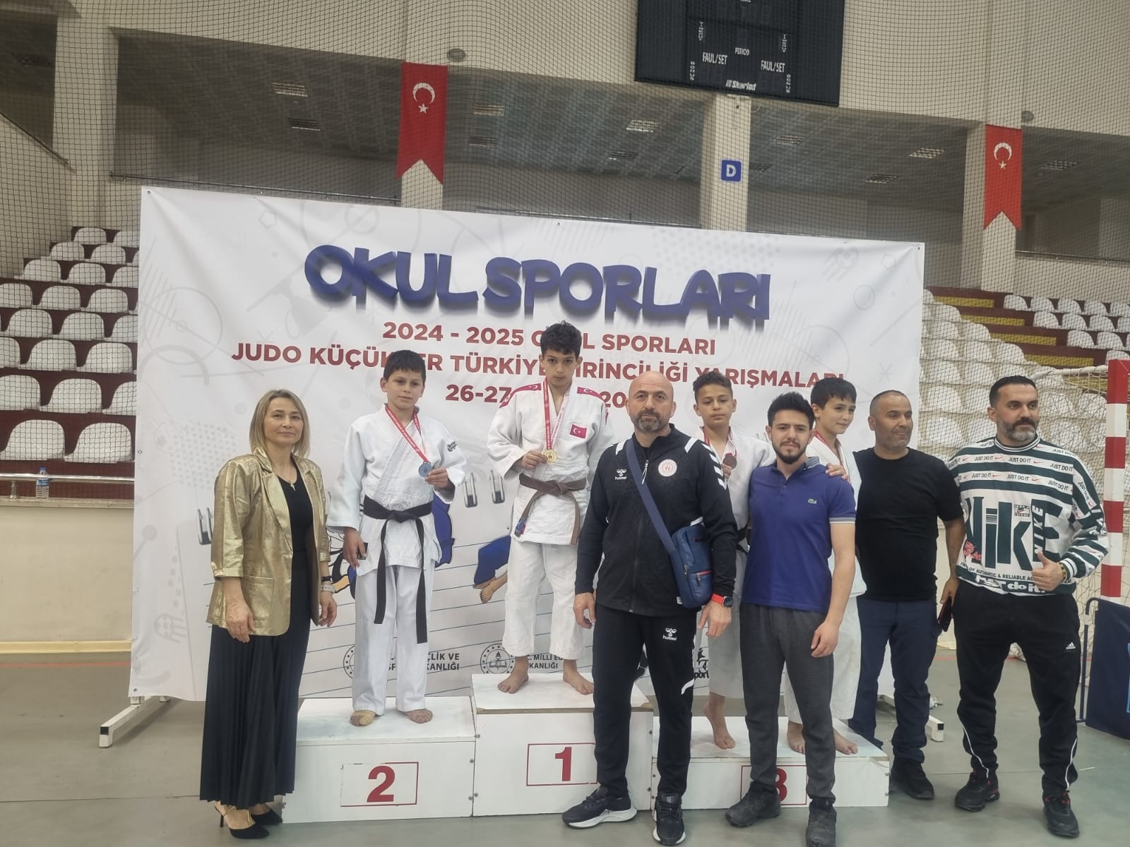 Sivas’a Madalyalarla Döndüler