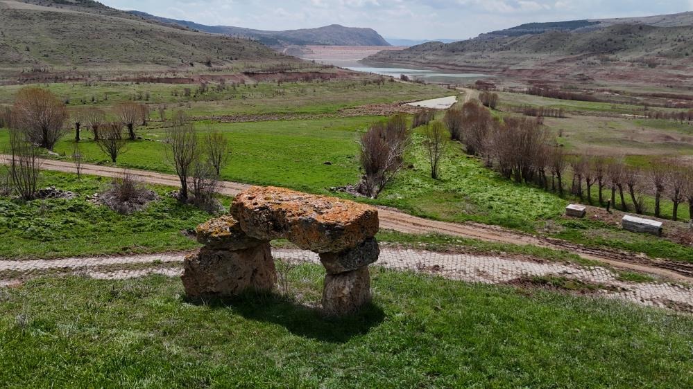 Sivas'taki Köyde Kimsenin Dokunmadığı Taş! Sırrı Ortaya Çıktı..."