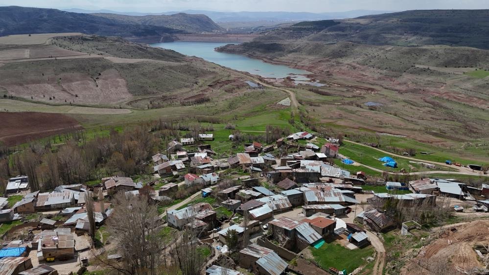 Sivas'taki Köyde Kimsenin Dokunmadığı Taş! Sırrı Ortaya Çıktı..."