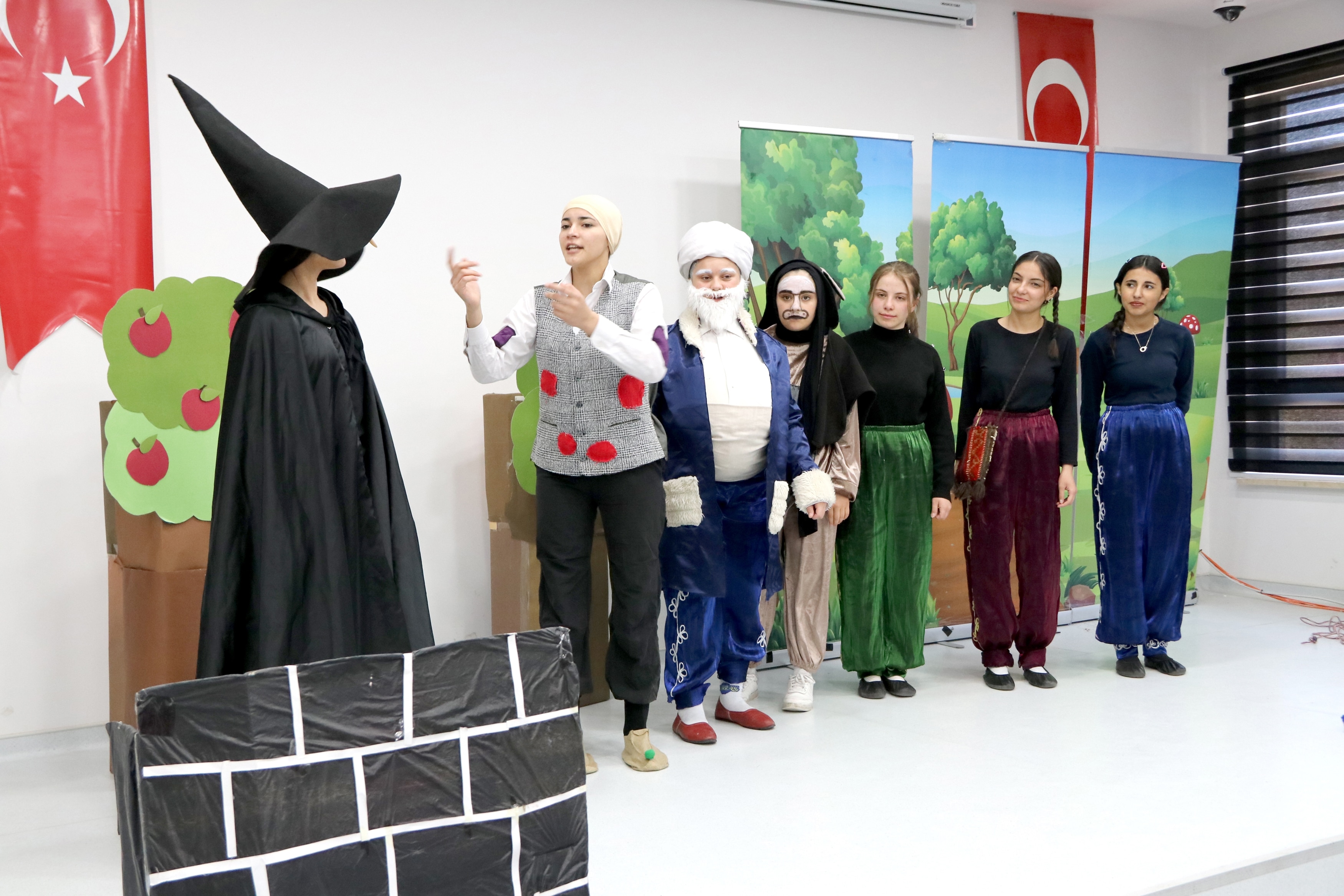 Meslek Liseliler Köy Okuluna Neşe Getirdi
