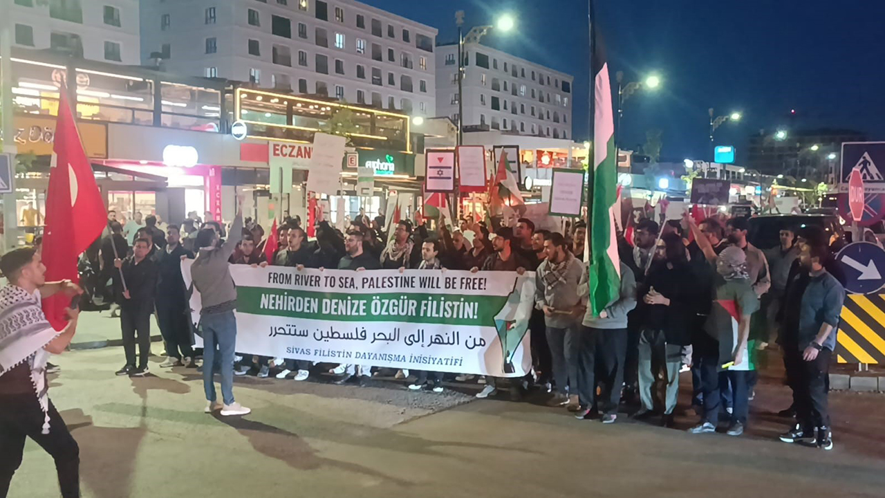 SCÜ'lü öğrencilerden bebek katili İsrail'e anlamlı protesto