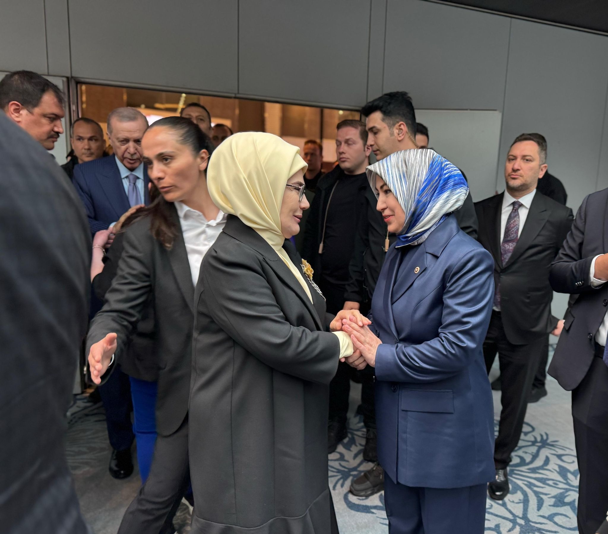 Rukiye Toy’un Organize Ettiği Programda Erdoğan Çifti Annelerle Buluştu