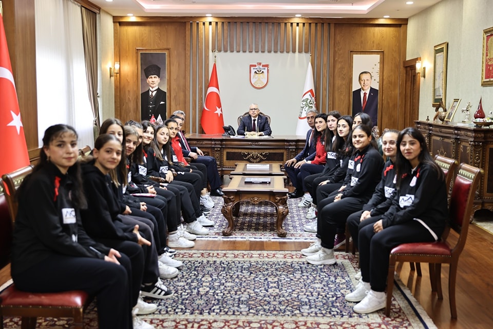 Kadın Sporculardan Vali Şimşek’e Ziyaret