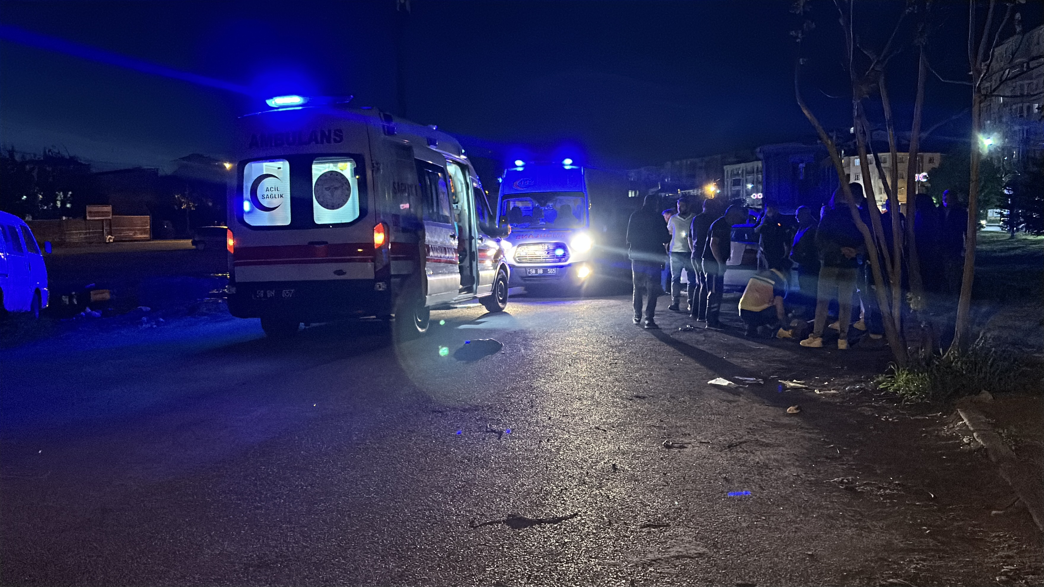 Sivas'ta tabanca ve bıçaklı kavga: 4 yaralı