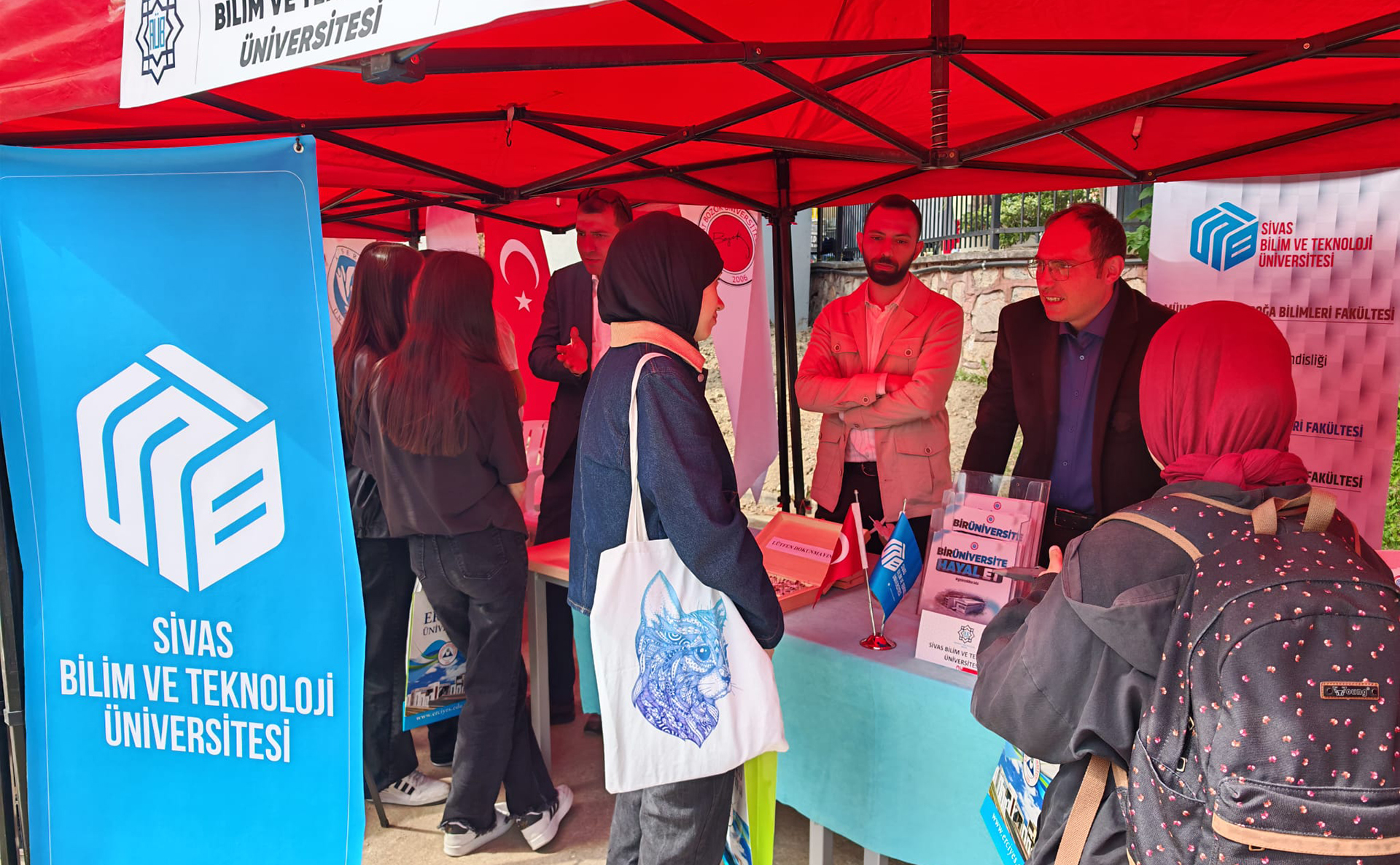 SBTÜ kardeş illerde aday öğrencilere tanıtıldı