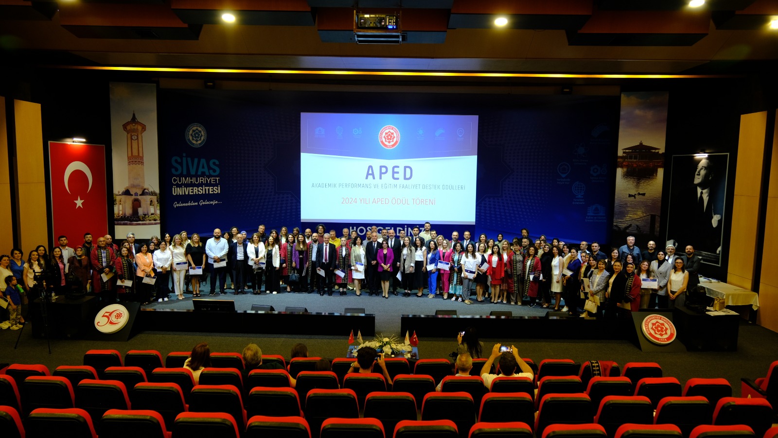 Sivas'ta akademisyenlere ödül verildi 
