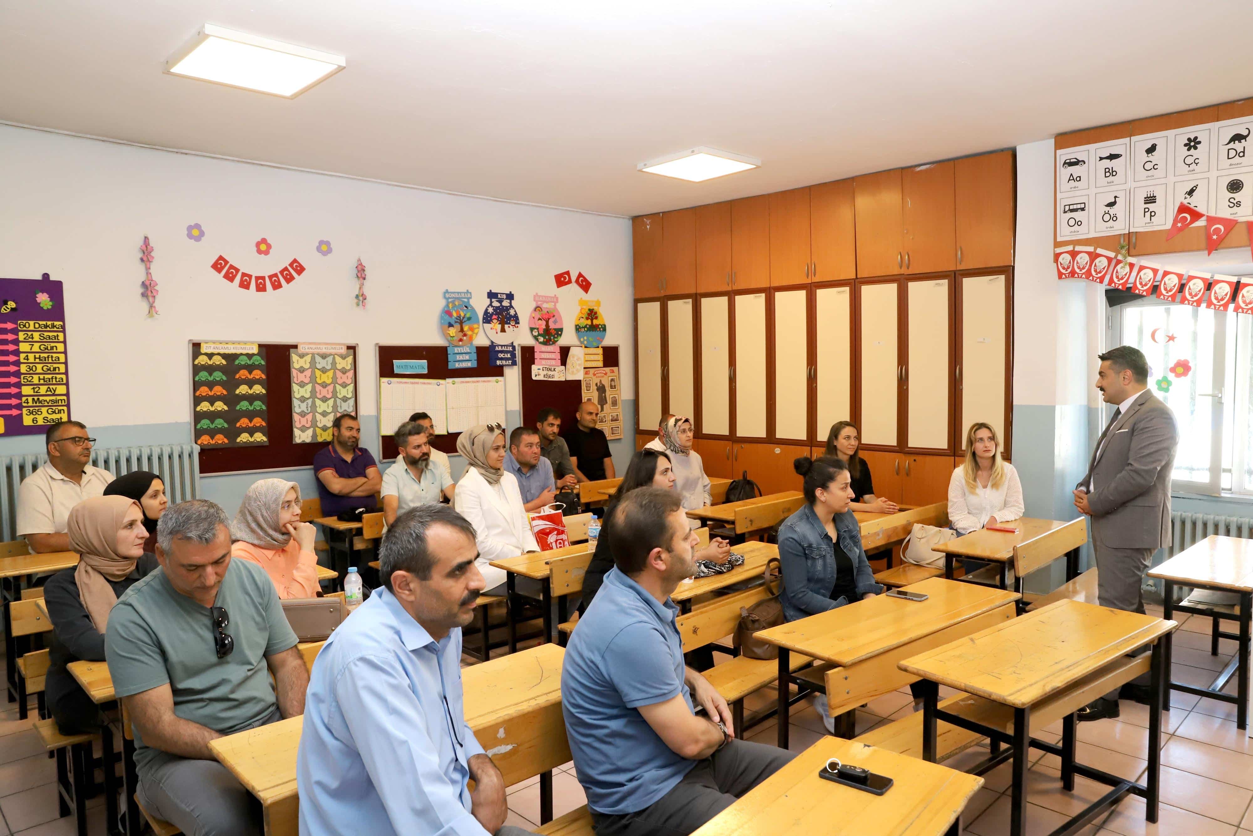 Sivas'ta Öğretmenlere Seminer