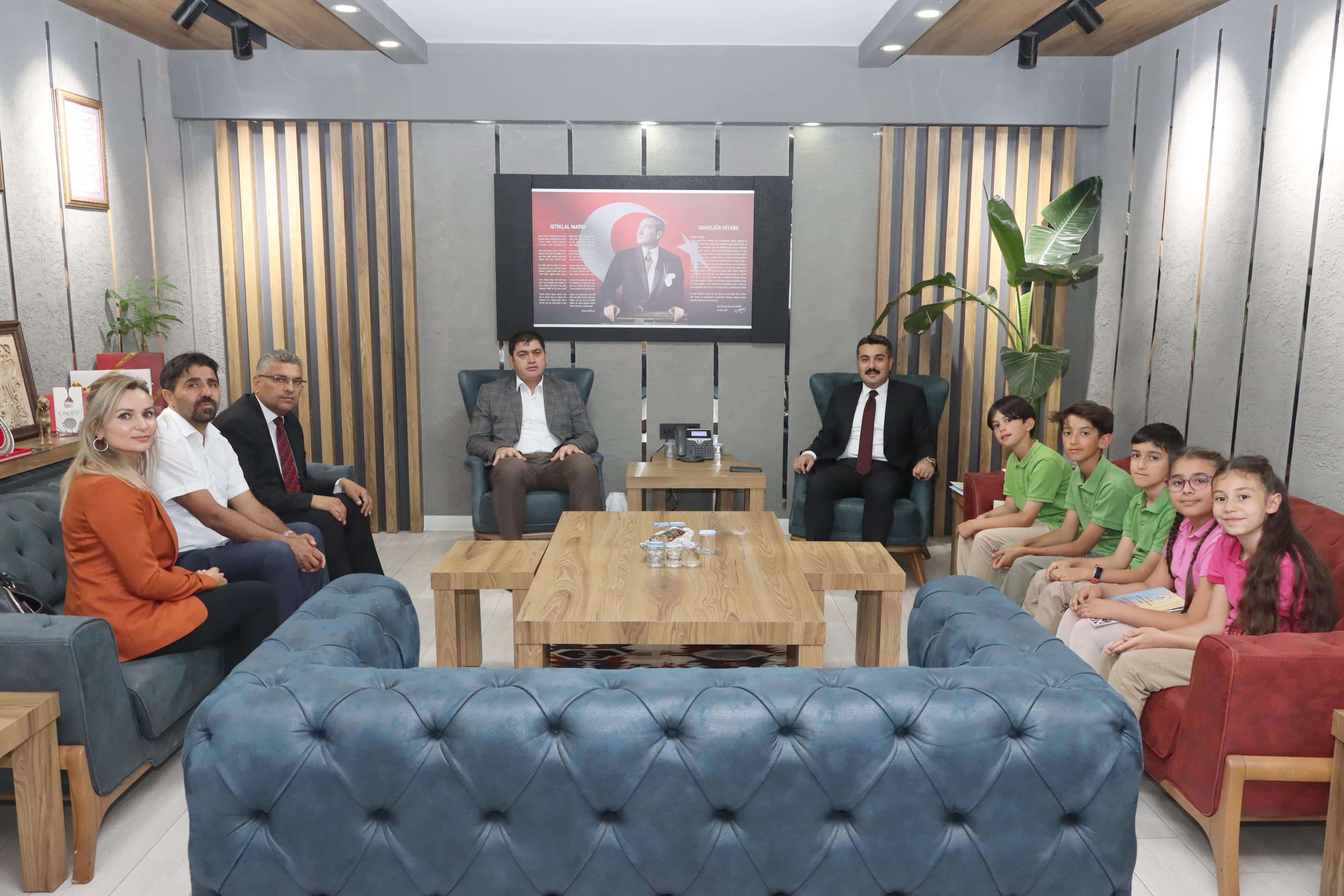 Başarılı öğrencilerden Erdoğan'a ziyaret 