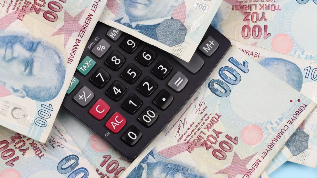 Asgari Ücretliyi Üzecek Haberi Ünlü Iktisatçı Verdi! Zam Beklemiyorum!
