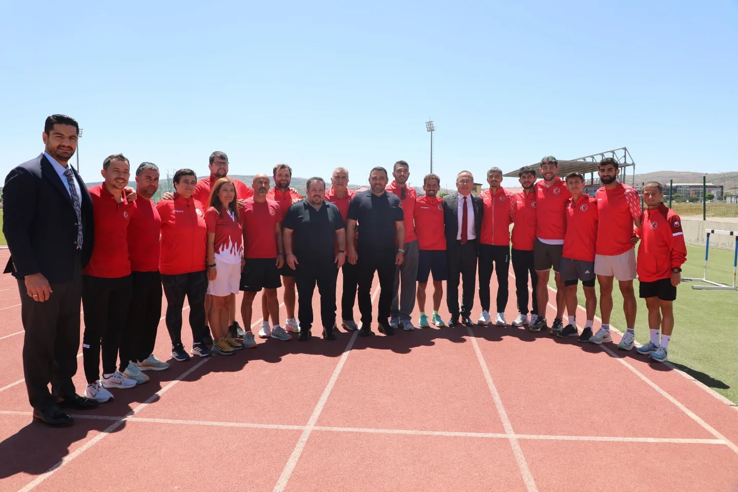 Yerlikaya, Sivas’ta olimpiyat hazırlığındaki sporcularla buluştu