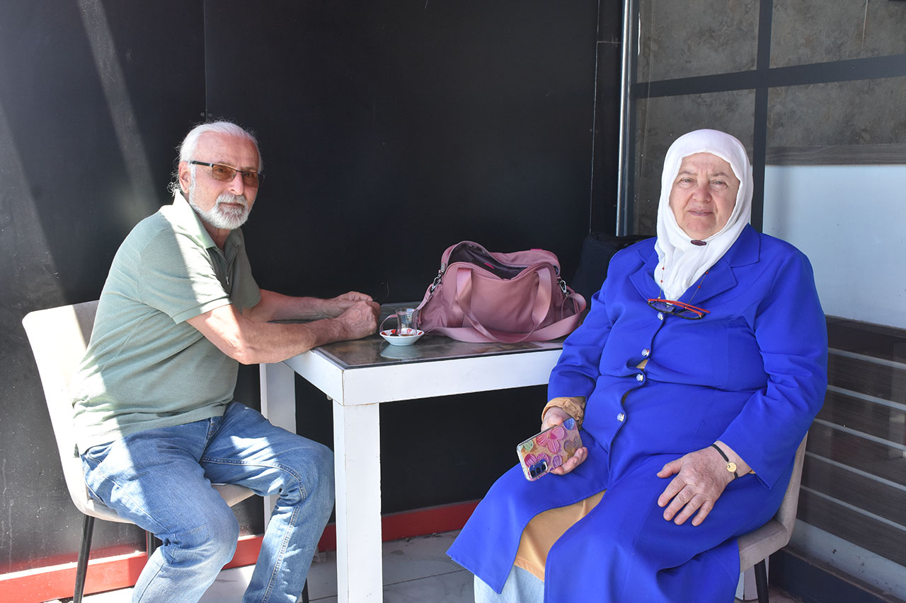Minibüsten Firar Eden Kedi Sahiplerini Sivas'ta Bıraktı Geri Dönmesini Bekliyoruz (1)