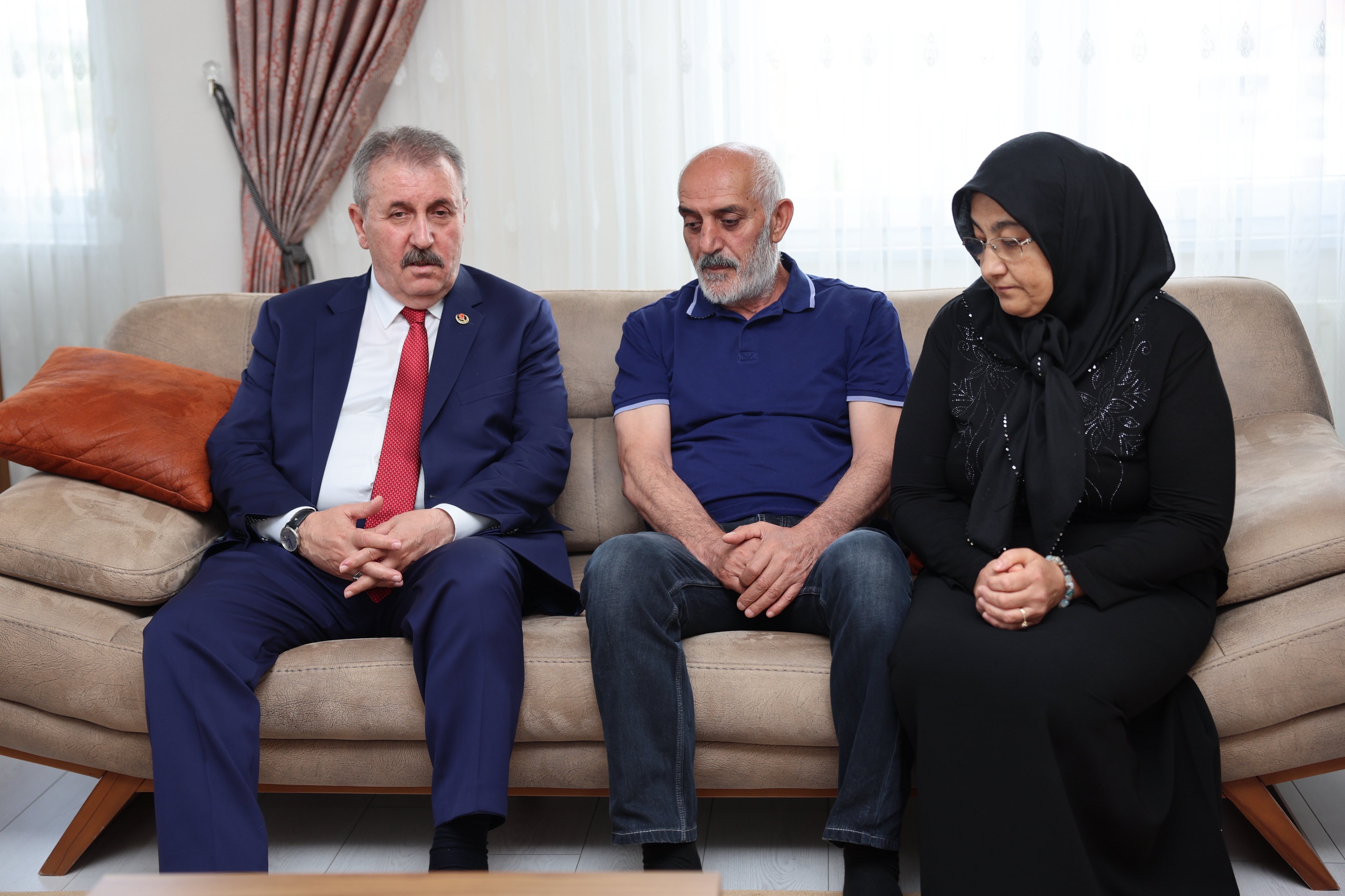 Mustafa Destici'den şehit ailesine ziyaret! 