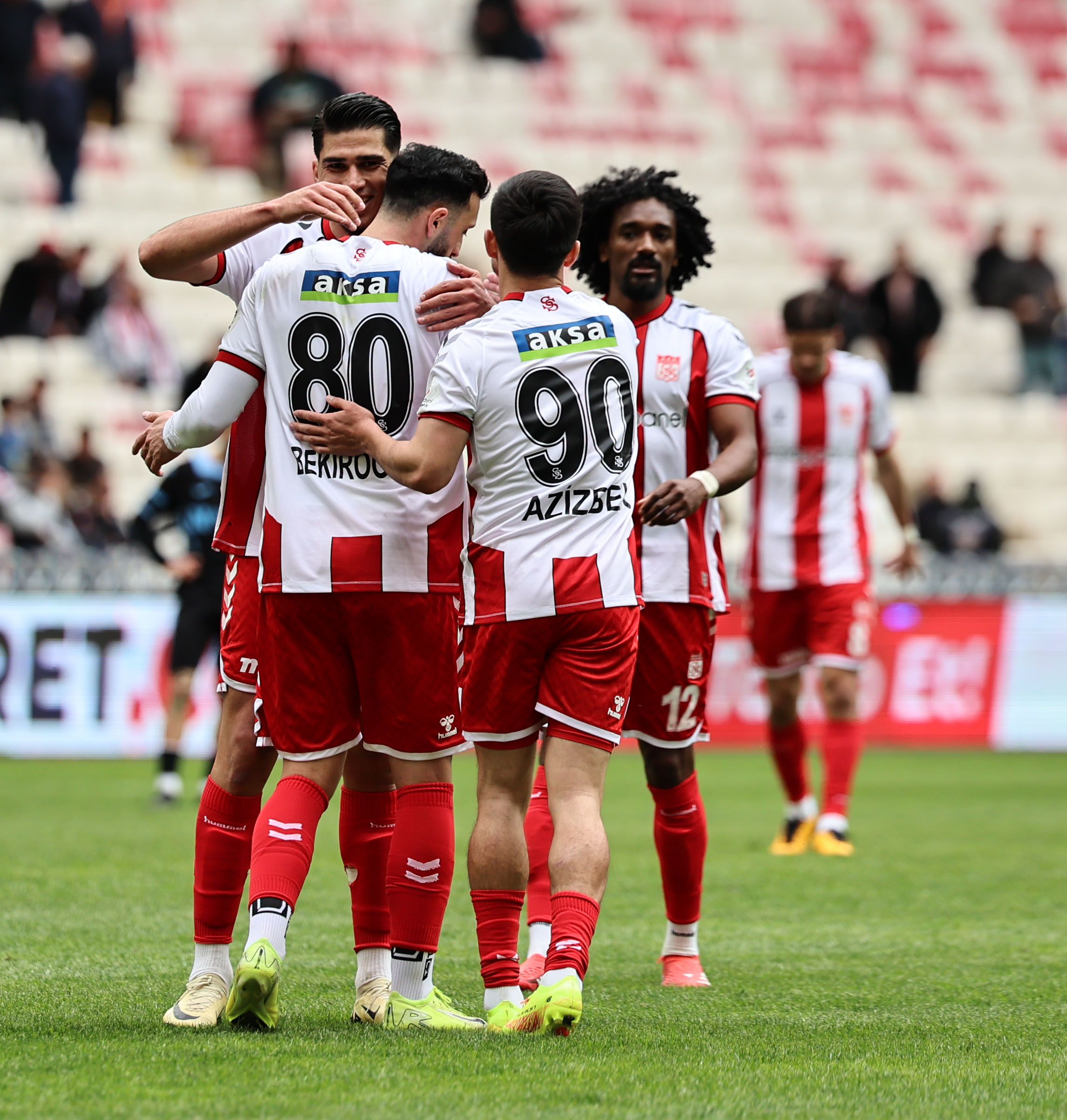 Sivasspor İç Sahada Direndi Deplasmanda Dağıldı! 