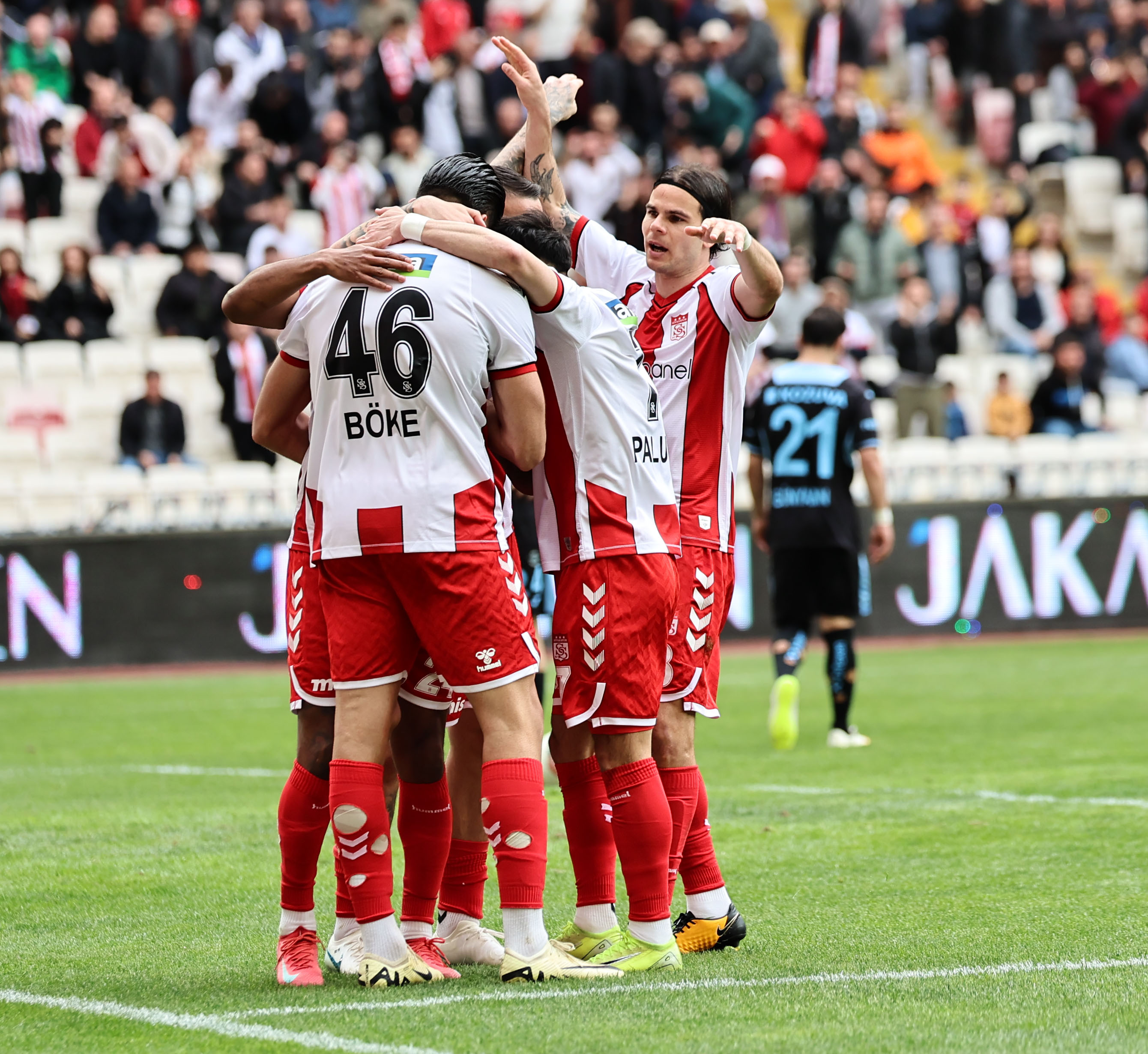 Sivasspor İç Sahada Direndi Deplasmanda Dağıldı! 