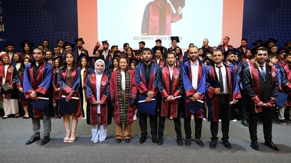 SCÜ'de mezuniyet heyecanı sürüyor