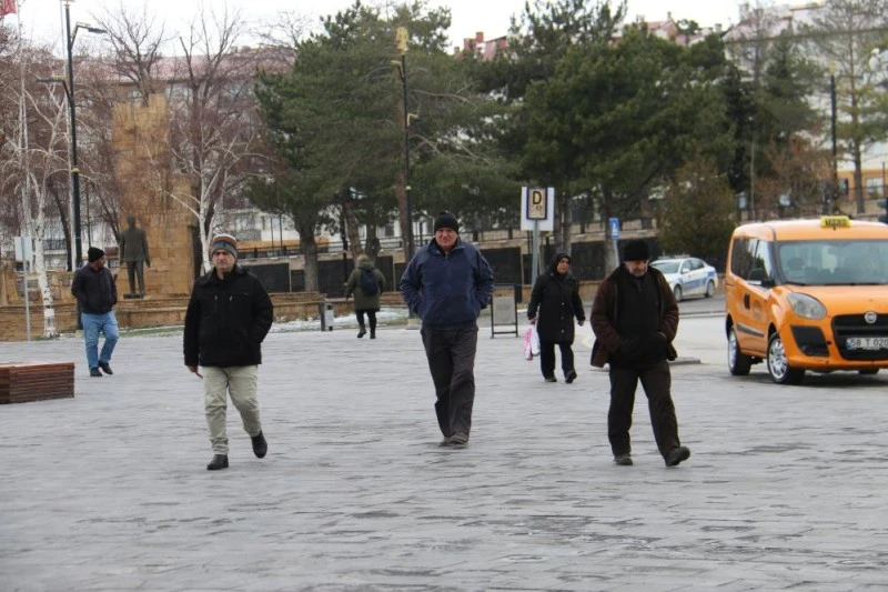'Geçmişe takılı kalan mutlu olamıyor'