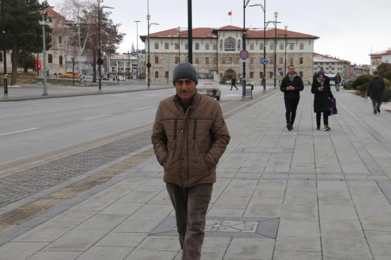 'Geçmişe takılı kalan mutlu olamıyor'