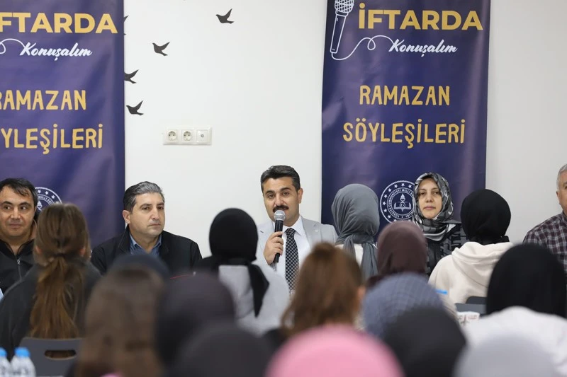 Mustafa Doğan ve Fatih Erdoğan, Pansiyondaki öğrencilerle İftar Yaptı