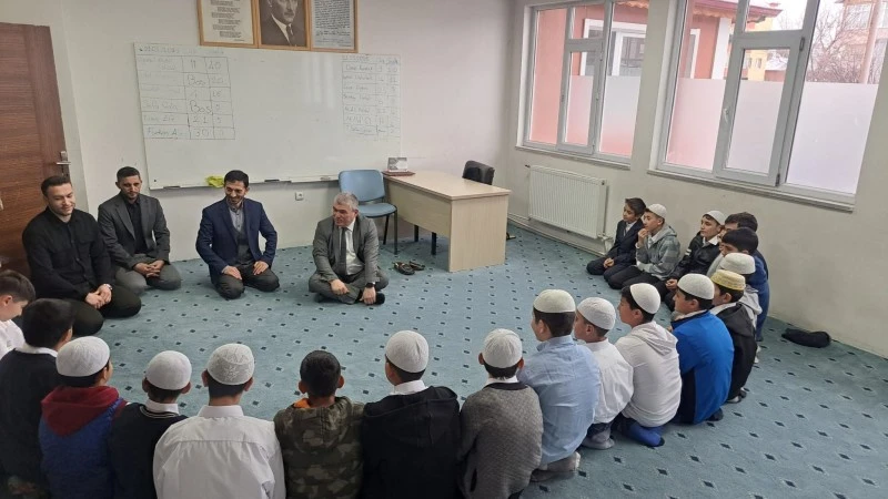 Hafızlarla iftar sofrasında buluştu