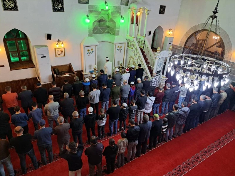 Hafızlarla iftar sofrasında buluştu
