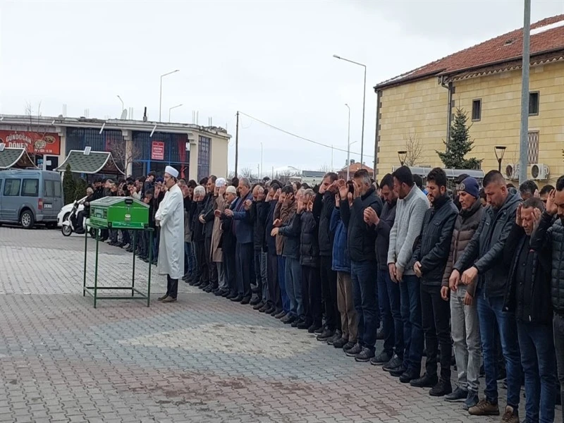 Sivas'ta trafik kazasında hayatını kaybeden genç son yolculuğuna uğurlandı 
