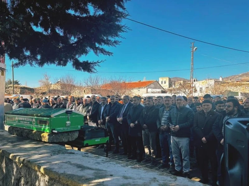 Sivas'ta trafik kazasında hayatını kaybeden genç son yolculuğuna uğurlandı 