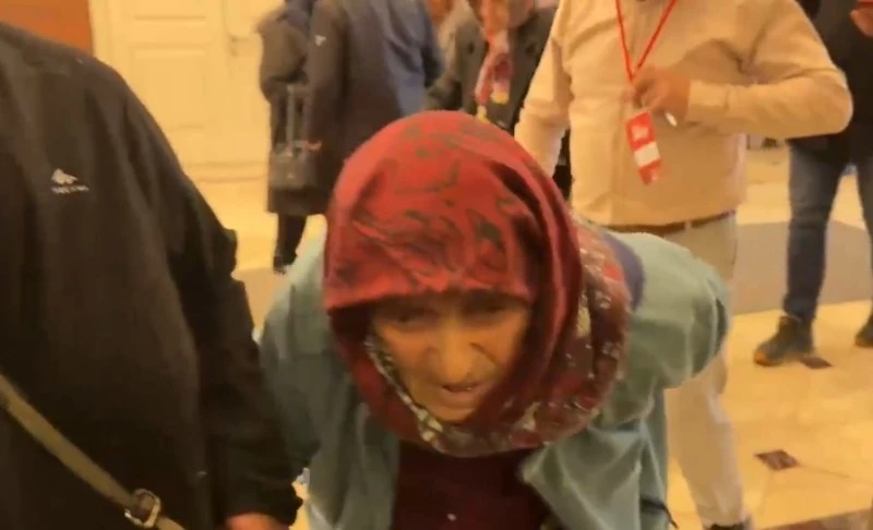 Sivas'ta 106 yaşındaki kadın oy kullandı! 