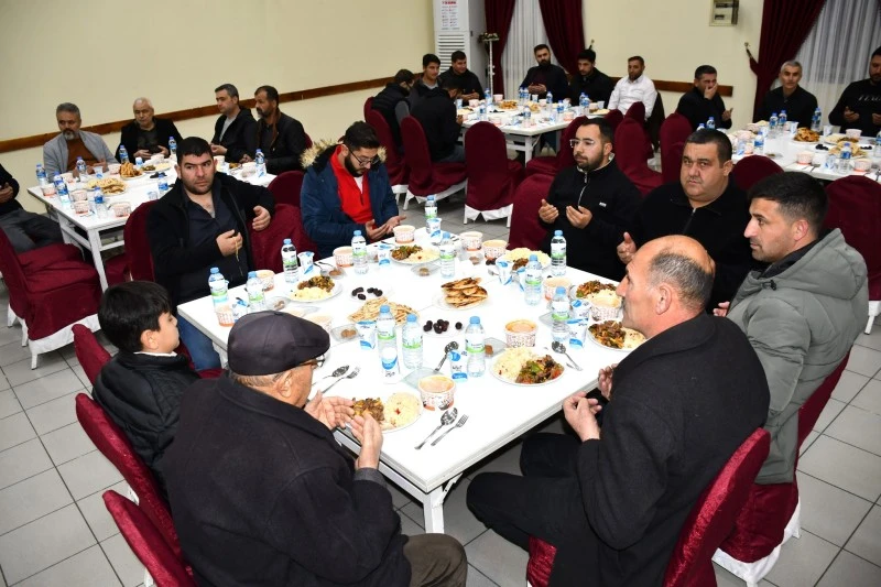 Sivas'ta Ülkücüler iftarda buluştu!