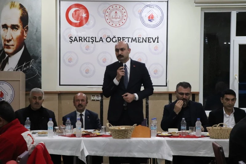Şarkışla'da yetim ve öksüz çocuklara iftar verildi