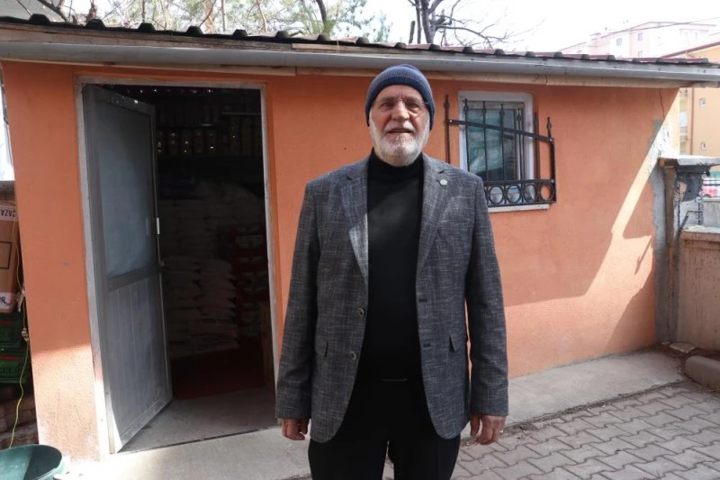 Sivas'taki bu bakkalda para değil, dua geçiyor
