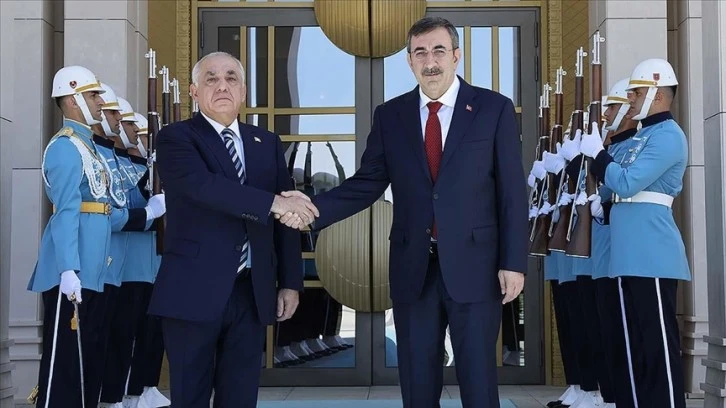 Cumhurbaşkanı Yardımcısı Yılmaz, Azerbaycan Başbakanı İle Görüştü 