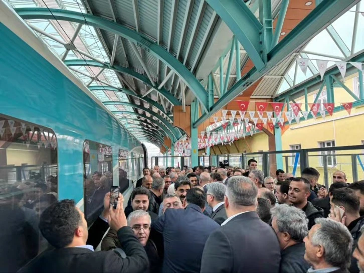 İstanbul Yüksek Hızlı Treni Sivas'a Geldi