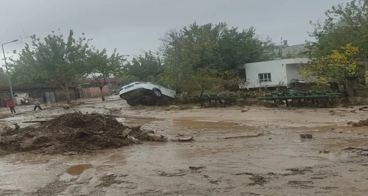 Sel ve Aşırı Yağışlarda 9 Kişi Hayatını Kaybetti