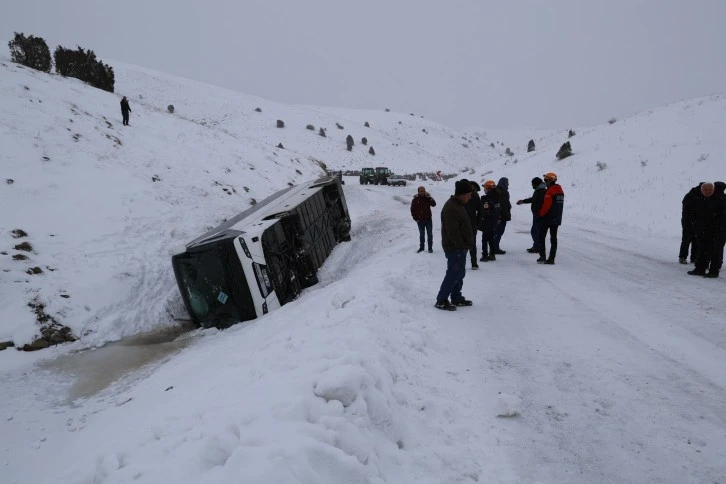 Sivas'ta Otobüs Kazası, Çok Sayıda Yaralı Var! 
