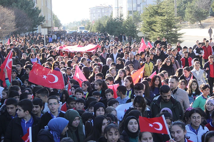 Sivas'ta "Şehitlere Saygı Yürüyüşü" Düzenlendi