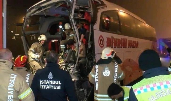 Sivas'tan İstanbul'a Giden Araç Kaza Yaptı! Çok Sayıda Yaralı Var! 