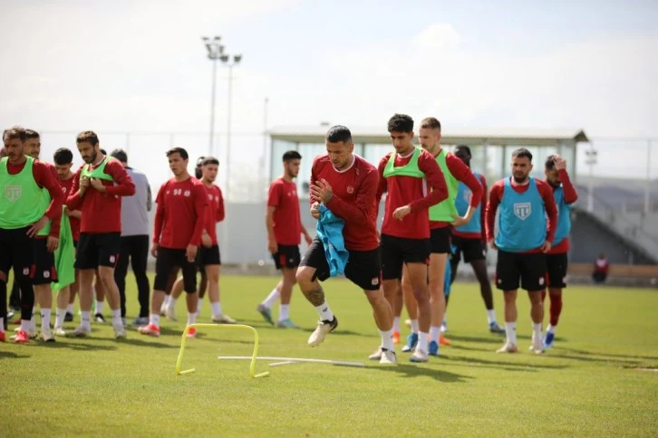 Sivasspor Başakşehir Maçına Hazırlanıyor 