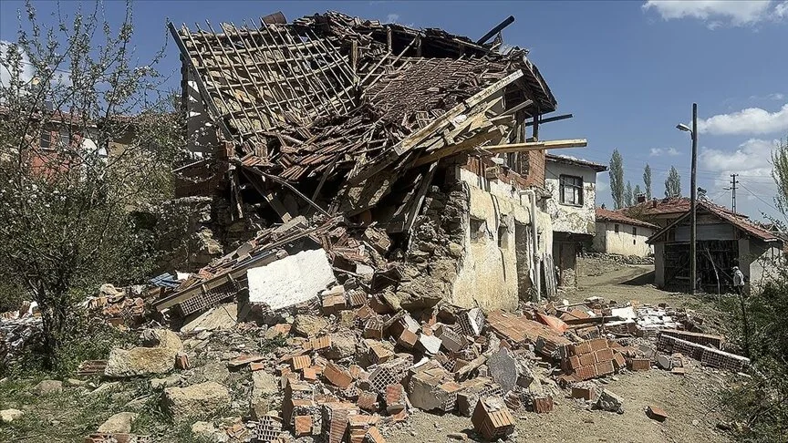 Tokat'ta deprem nedeniyle evi ağır hasar görenlere konteyner verilecek
