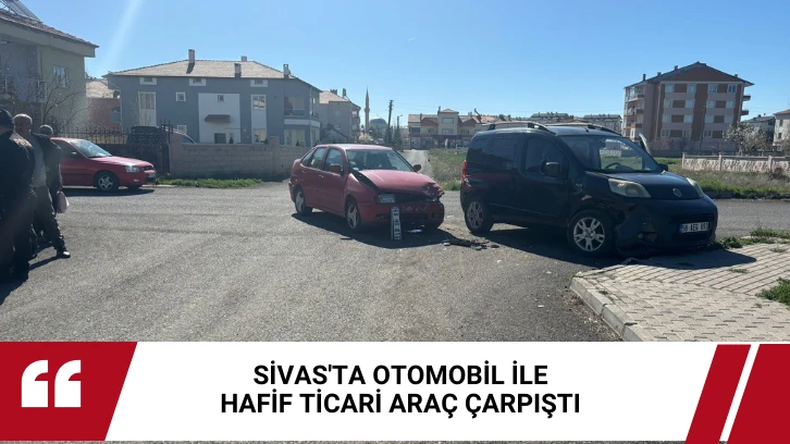 Sivas'ta Otomobil ile Hafif Ticari Araç Çarpıştı