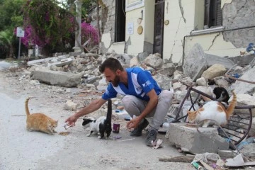 10 Bin Depremzede 'Can Dost' Mama Desteği Bekliyor