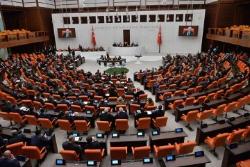 7 Ayda Meclis’te 600 Milletvekilinden 61’i Partilerinden İstifa Etti
