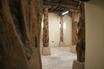  Asırlık Ağaç Kolonları Tarihe Meydan Okuyan Konağı Ayakta Tutuyor 