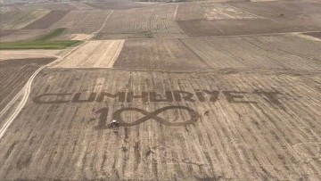 Askeri Helikopter, Merzifonlu Çiftçinin Tarlasına Yazdığı &quot;Cumhuriyet&quot; Yazısını Görüntüledi