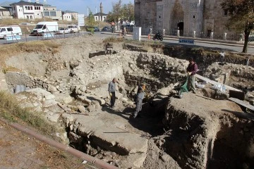 Aziz Vlas'ın Anıt Mezarının Yapımına Başlandı 