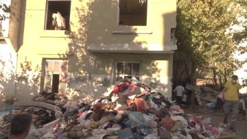 Bu Evden 18 Kamyon Çöp ve Atık Çıkarıldı